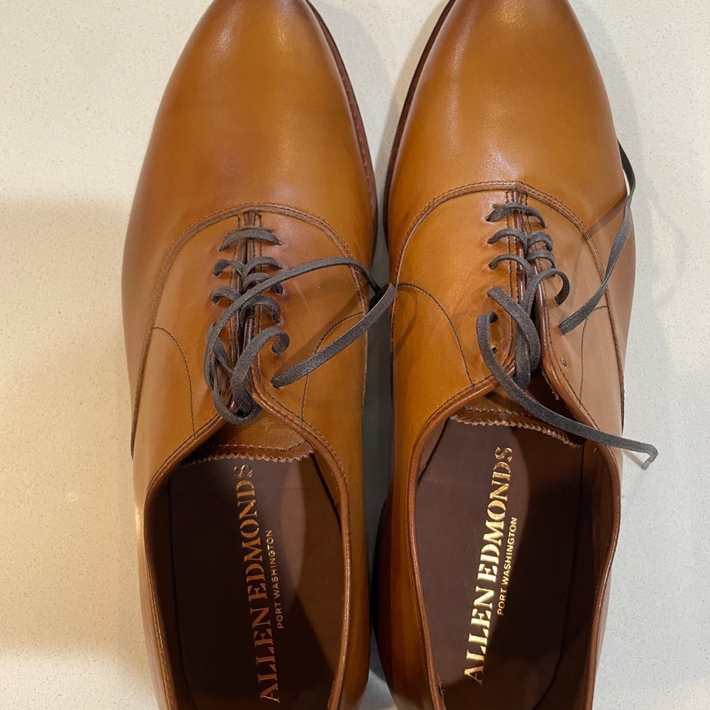 Carlyle Plain-toe Oxford